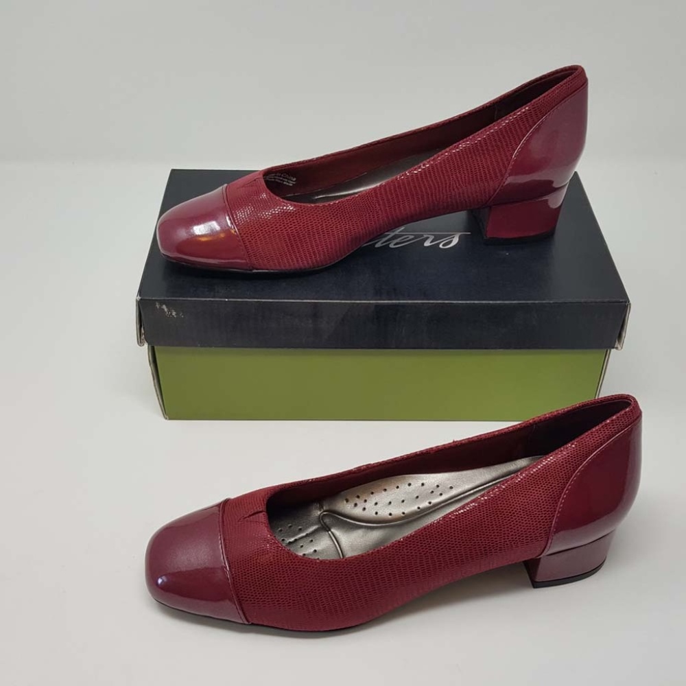 Trotters Danelle Wedge Pump, Dark Red Paten